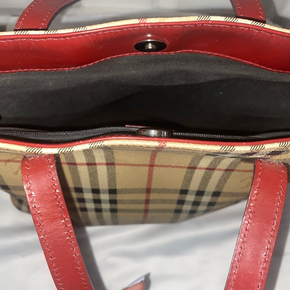 Burberry bag - Picture 7 of 8